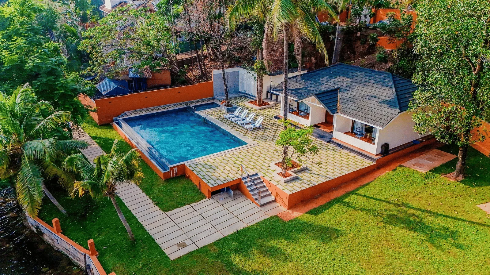 Lake Vechoor Villas open lawn in Kochi